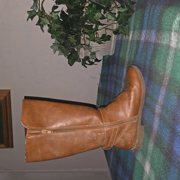 Childrens Place boots - Picture 3 of 3